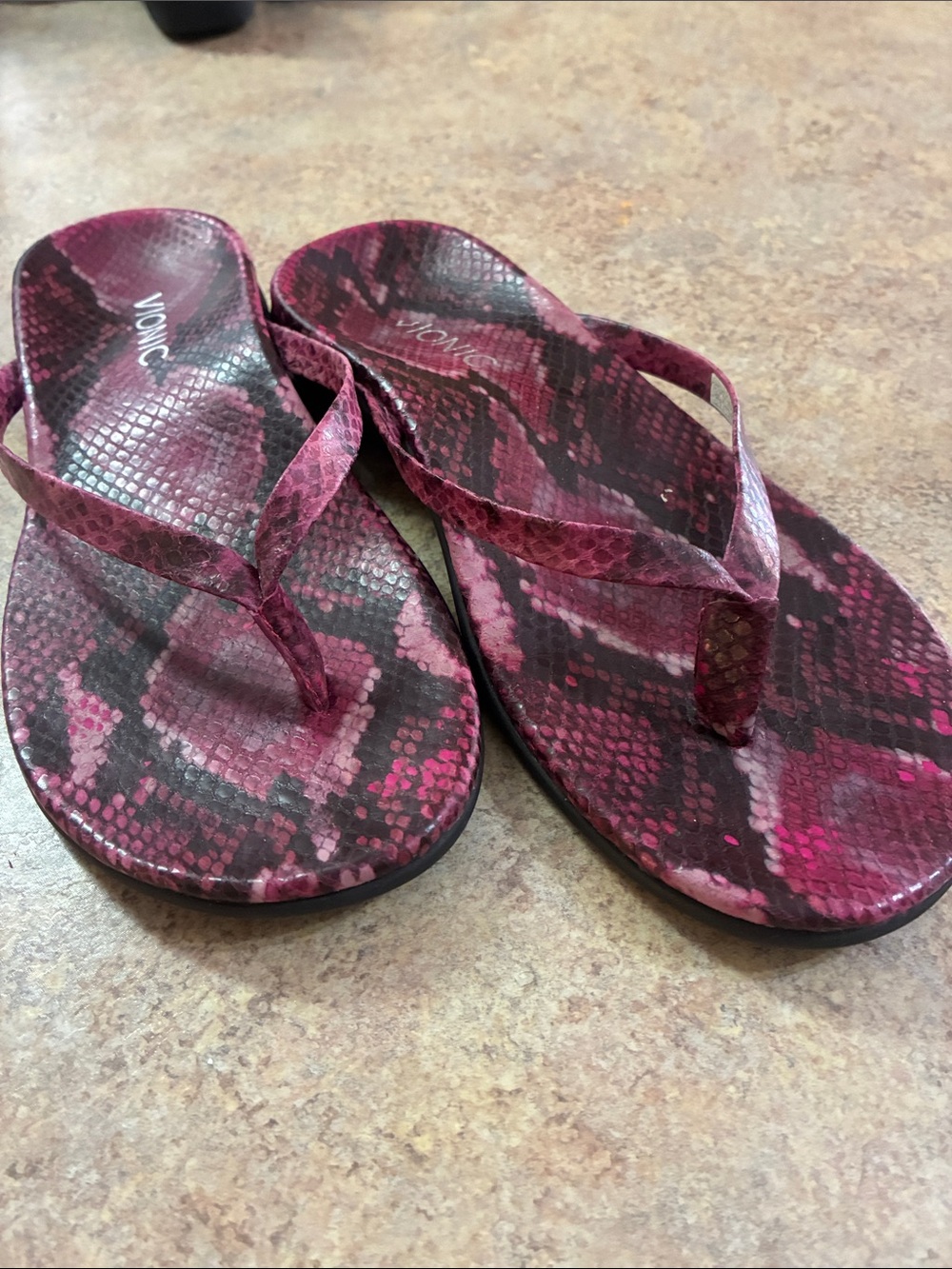 Vionic Women's Pink Snake-Print Flip Flop Sandals